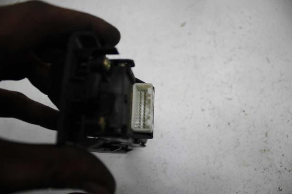 BOUTON LEVE VITRE TOYOTA COROLLA VERSO 2001-2009 4-VITRES - Vue 3